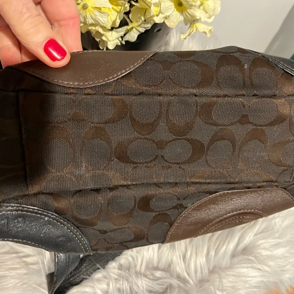 Coach East /West handbag - Picture 9 of 9